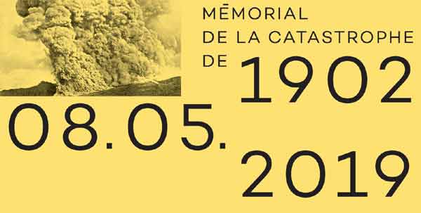 L'image présente un fond jaune avec une photographie historique d'une éruption volcanique sur la partie supérieure. En bas se trouvent des inscriptions en noir qui mentionnent "Mémorial de la catastrophe de 1902" ainsi que les dates "08.05.2019". Cela évoque un événement commémoratif pour un désastre survenu en 1902.