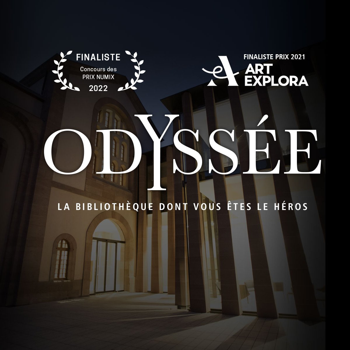 L'image présente un fond sombre avec un éclairage suggérant un espace intérieur, probablement une bibliothèque. Le texte en grand et en majuscules indique "ODYSSÉE", suivi de la mention "LA BIBLIOTHÈQUE DONT VOUS ÊTES LE HÉROS". En haut à gauche, il y a des symboles indiquant que cela fait partie d'un concours, avec les termes "FINALISTE" et "PRIX NUMIX 2022" ainsi que "FINALISTE PRIX 2021" et "ART EXPLORE". L'ensemble donne une impression de sophistication et d'importance culturelle.