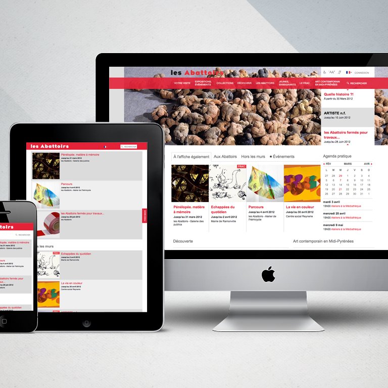 L'image montre une interface de site web affichée sur trois dispositifs différents : un smartphone, une tablette et un ordinateur de bureau. Le site semble être dédié à l'art contemporain, avec une mise en page colorée et attrayante. On peut voir des visuels d'œuvres d'art, des sections pour des événements et des informations sur des artistes, le tout organisé de manière claire et accessible. Le design utilise principalement des couleurs rouges et blanches, ajoutant une touche moderne et dynamique à l'ensemble.